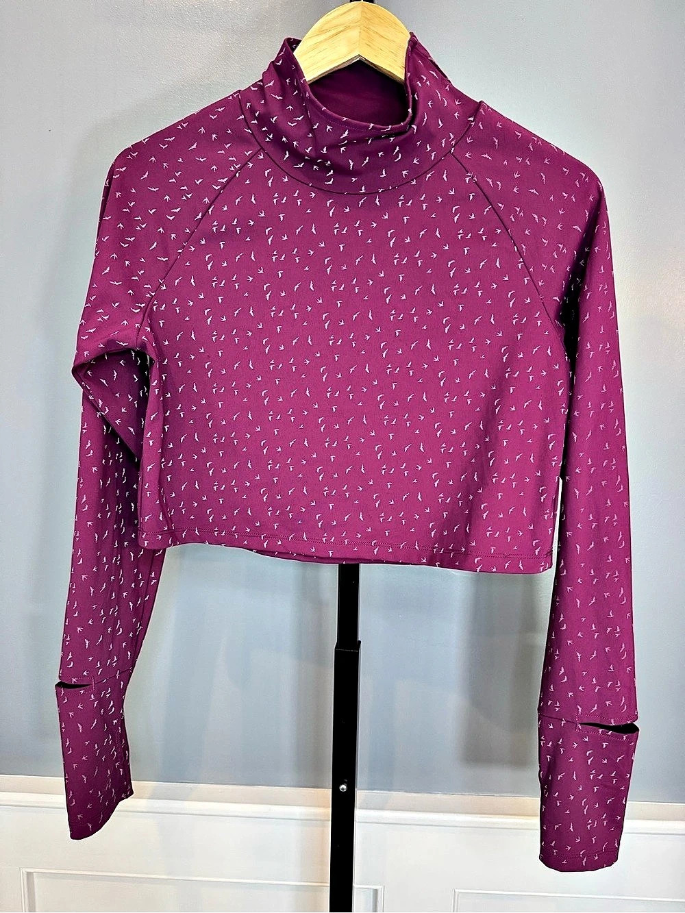 Oiselle Flyte Long Sleeve Cropped Running Top Plum Bird Print Medium